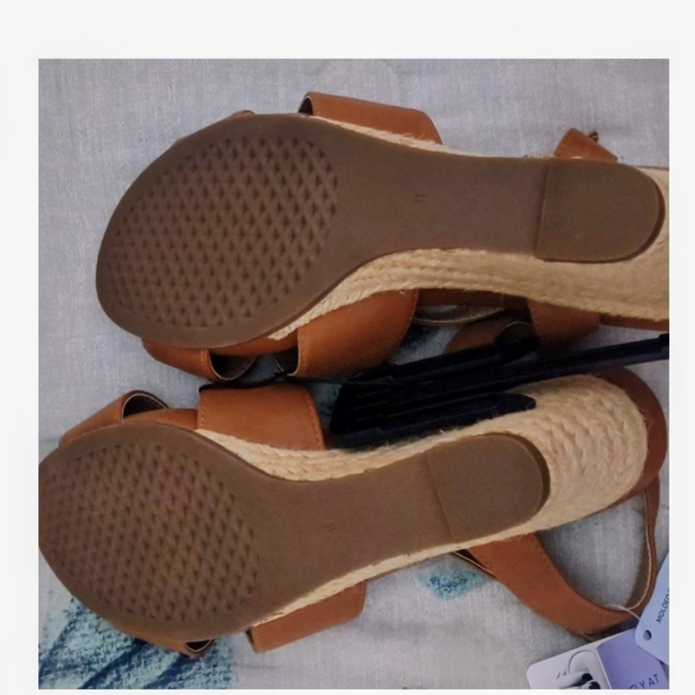 AEROSOLES Women's Brown Strappy Sandals - Picture 2 of 2